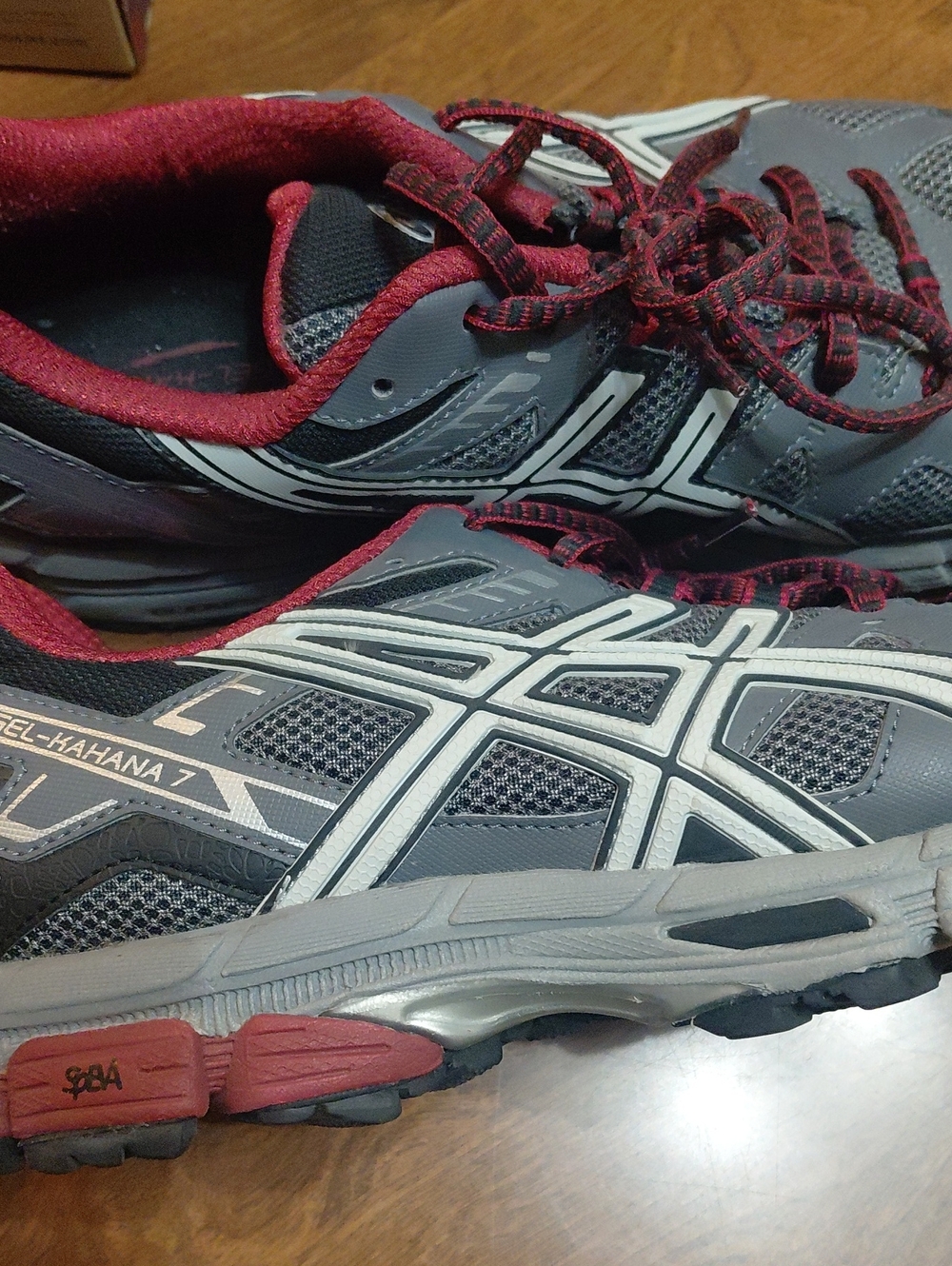 ASICS Men's Gray & Red Gel-Kahana 7 Athletic Running Shoes
